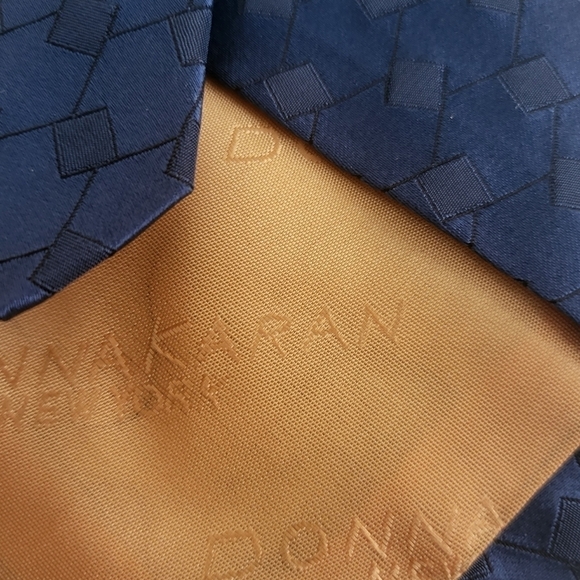 Donna Karan New York Navy Blue Square Pattern Italian Silk Tie - Picture 5 of 6